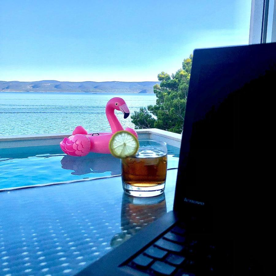 Beachfront Holiday Home - Private Heated Pool Мимице Екстериор снимка