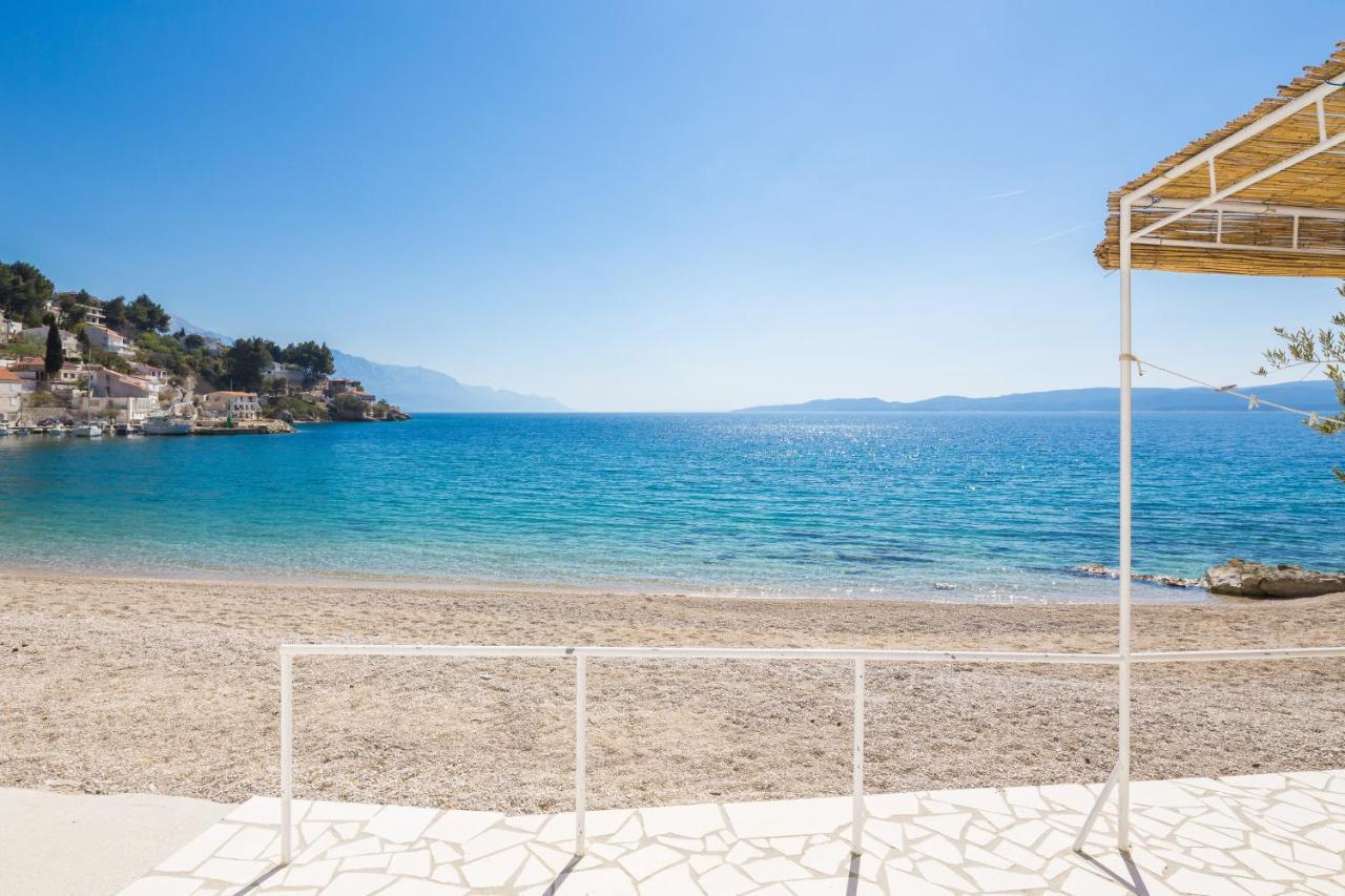 Beachfront Holiday Home - Private Heated Pool Мимице Екстериор снимка
