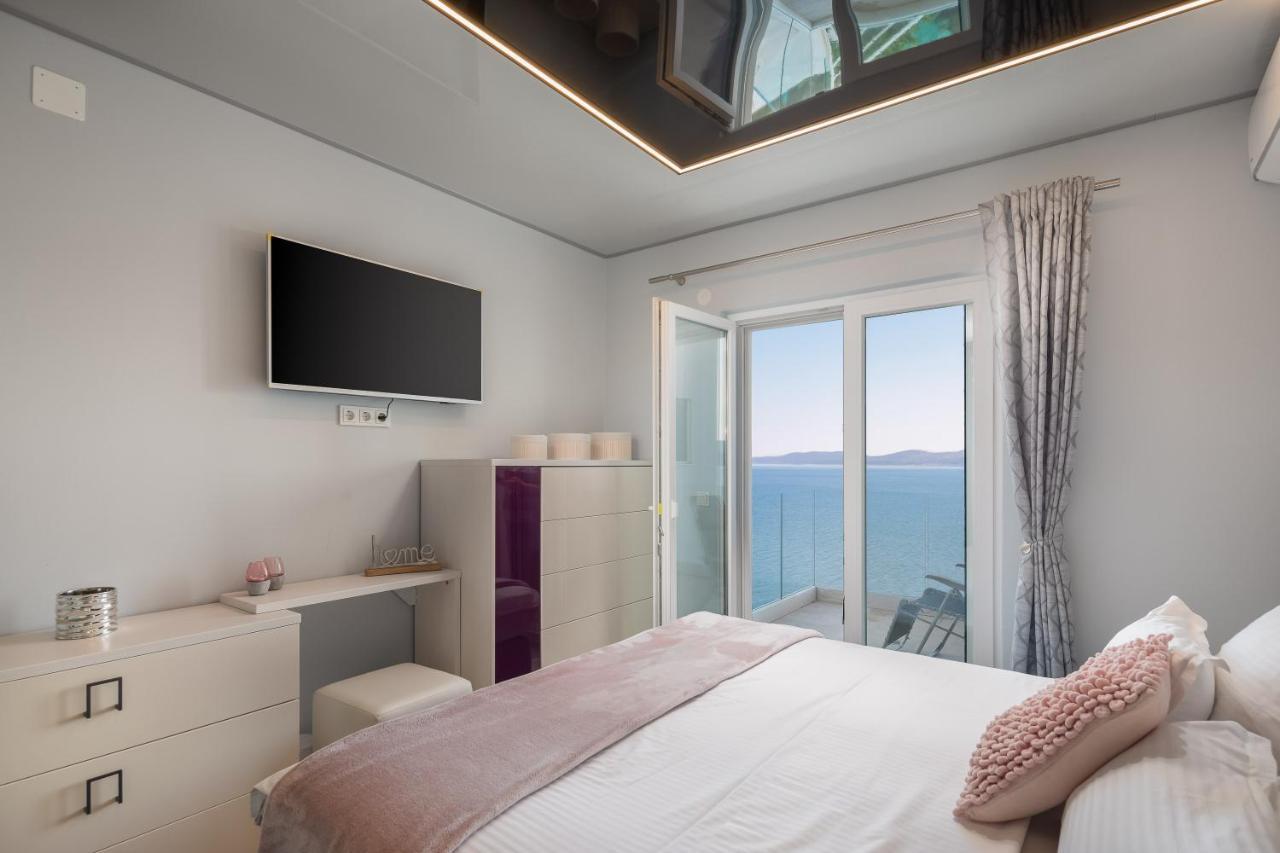 Beachfront Holiday Home - Private Heated Pool Мимице Екстериор снимка