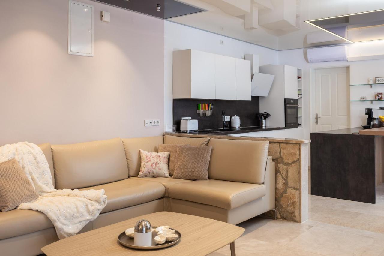 Beachfront Holiday Home - Private Heated Pool Мимице Екстериор снимка