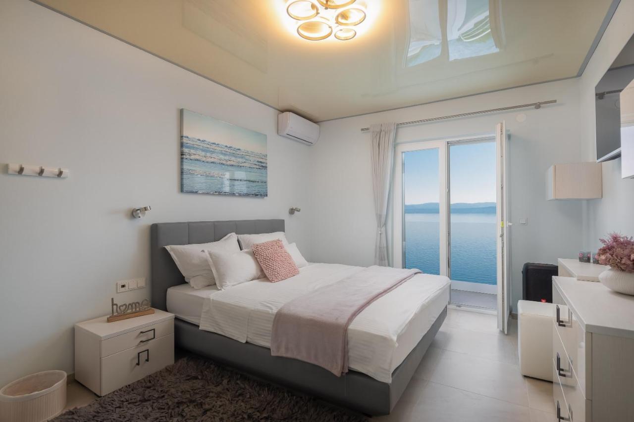 Beachfront Holiday Home - Private Heated Pool Мимице Екстериор снимка