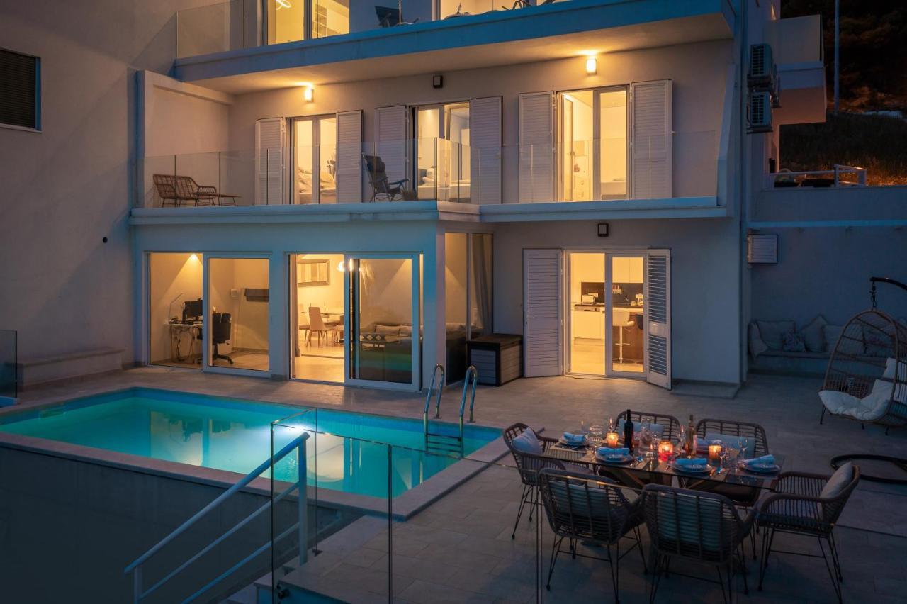 Beachfront Holiday Home - Private Heated Pool Мимице Екстериор снимка