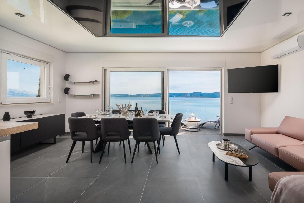 Beachfront Holiday Home - Private Heated Pool Мимице Екстериор снимка